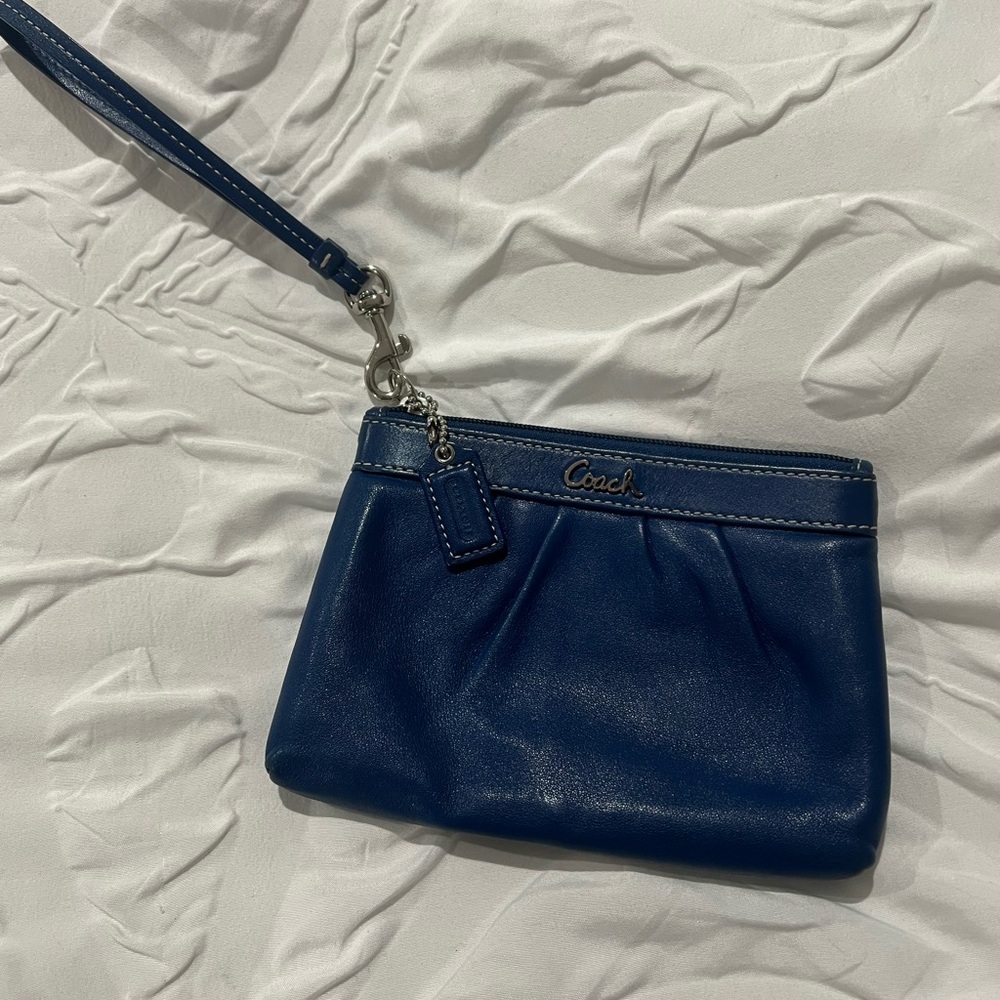 Coach Navy Leather Wristlet Vintage Like New Condition!